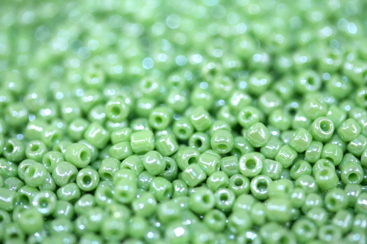 Бісер (намистина) Neon Lime 1.9mm